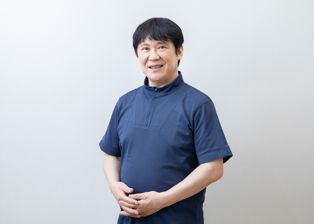 ヒゲ脱毛の痛みに関する質問に答える医師